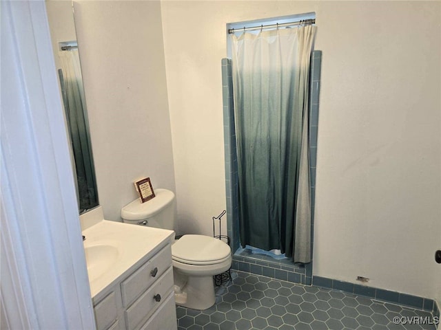 bathroom with vanity, toilet, and a shower with shower curtain