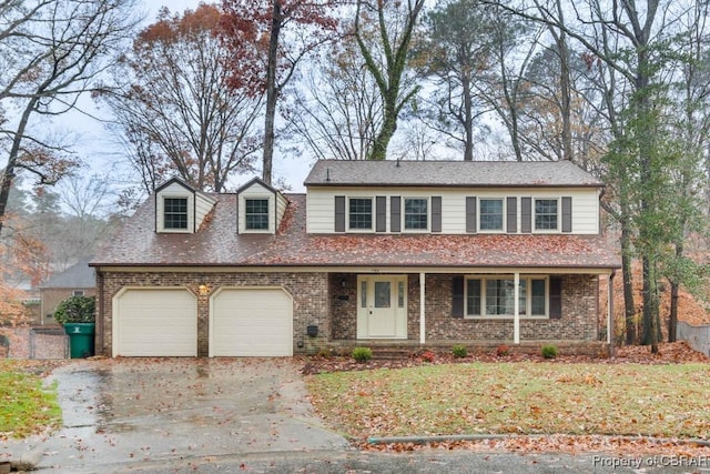 view of front facade featuring a garage and a front lawn