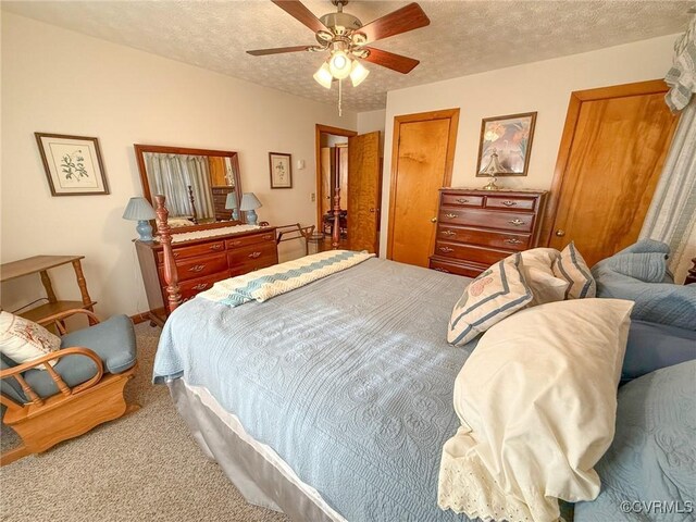 bedroom featuring carpet flooring, a textured ceiling, and ceiling fan