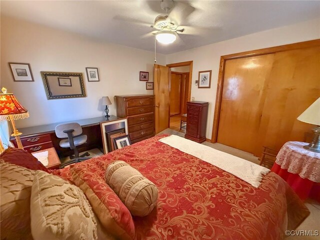 bedroom featuring ceiling fan and a closet