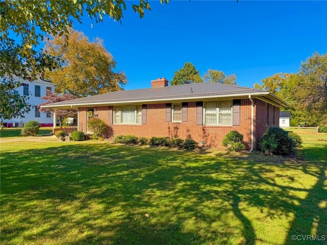 ranch-style house with a front lawn