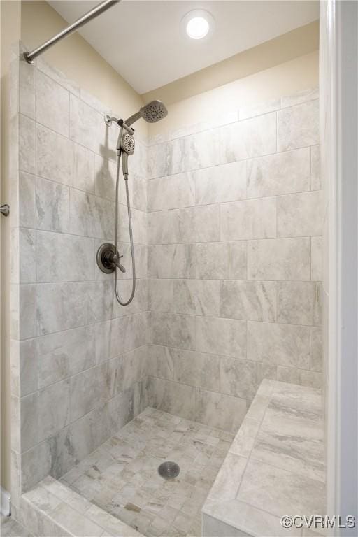 bathroom featuring a tile shower