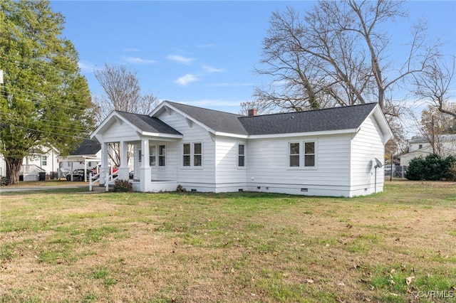 view of front of home featuring a front yard