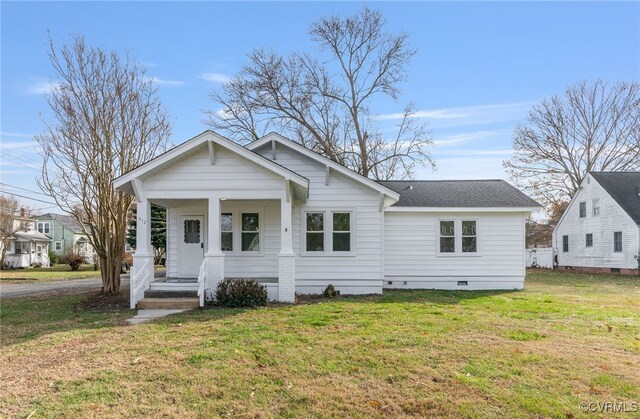 view of front facade featuring a porch and a front lawn