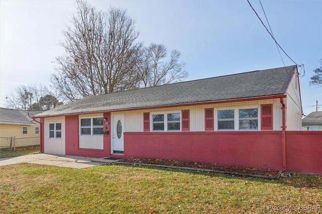 view of front of house with a front yard