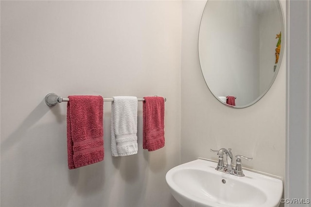 bathroom featuring a sink