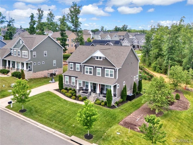 view of front of property featuring a front lawn and a porch