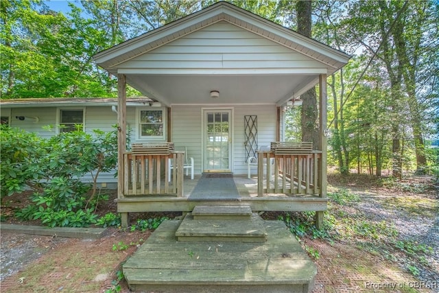 entrance to property featuring covered porch