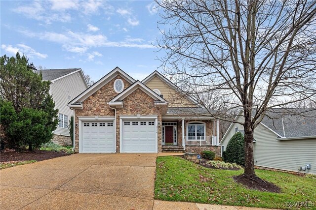 view of front of house featuring a front lawn and a garage