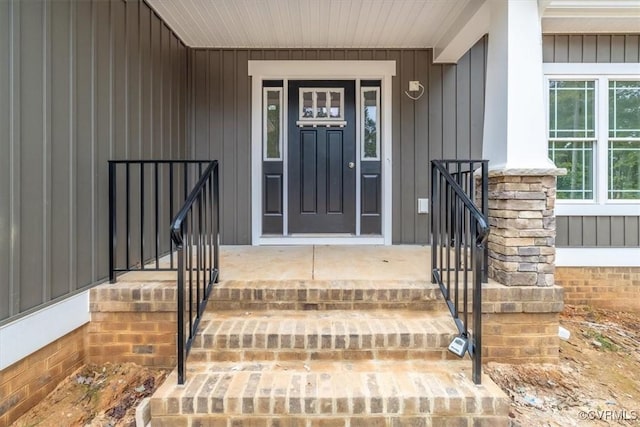 property entrance featuring a porch