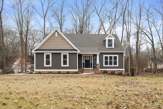 view of front facade featuring a front yard