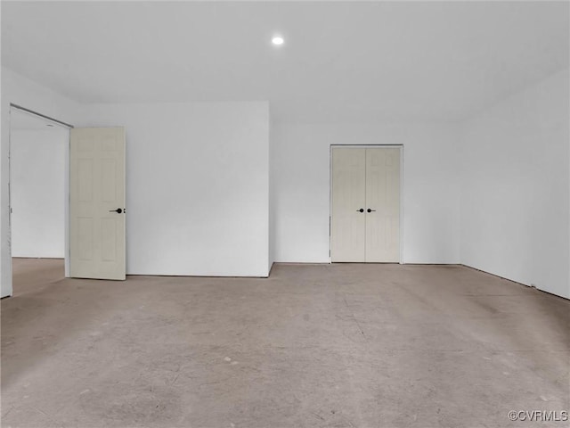 empty room featuring concrete flooring