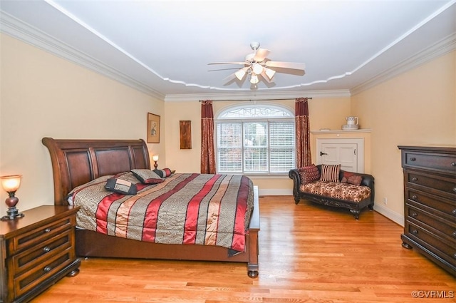 bedroom with light wood-style flooring, a ceiling fan, baseboards, and ornamental molding