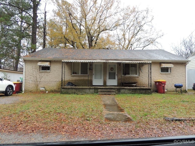 single story home featuring a front lawn and covered porch