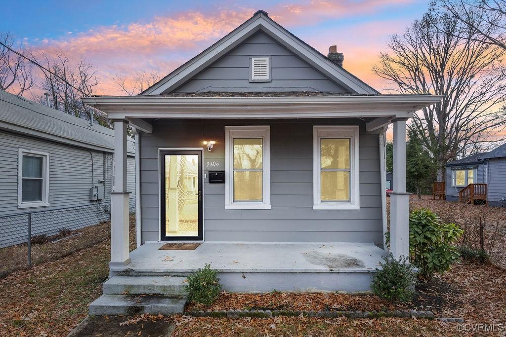 bungalow-style house featuring covered porch