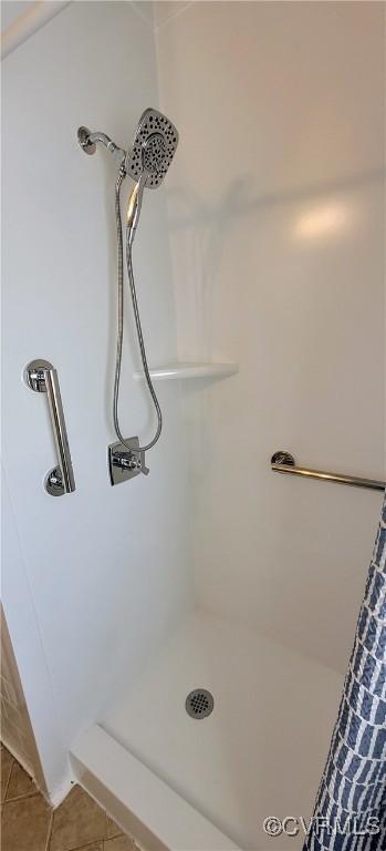 full bath with tile patterned flooring and a shower with curtain