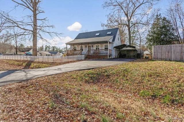 view of front facade featuring covered porch and a carport