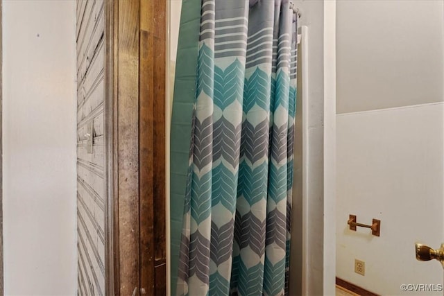 bathroom featuring curtained shower