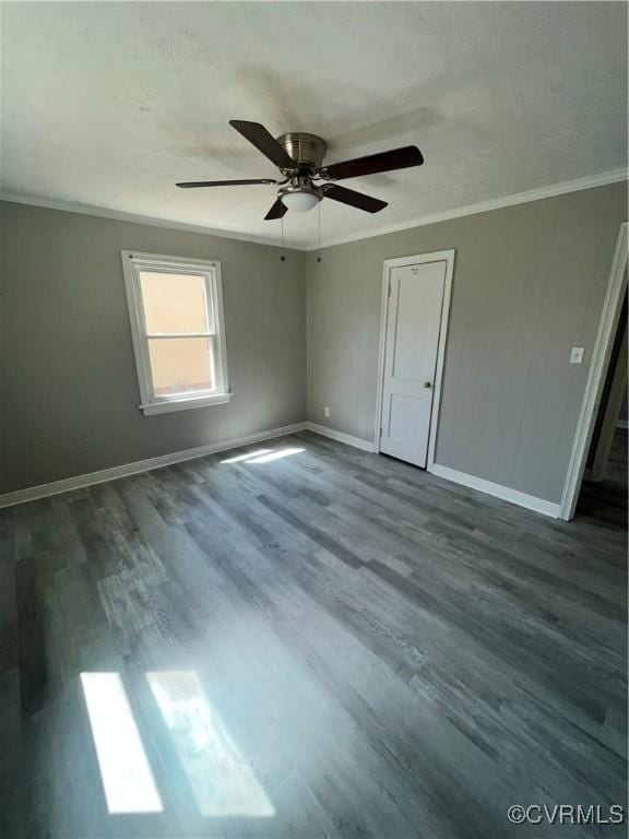 empty room featuring ceiling fan, wood-type flooring, and ornamental molding