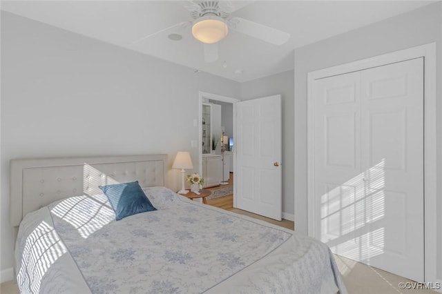 bedroom featuring a closet, light hardwood / wood-style flooring, and ceiling fan