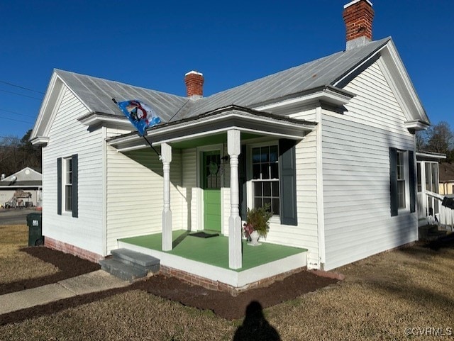 view of front facade featuring a porch