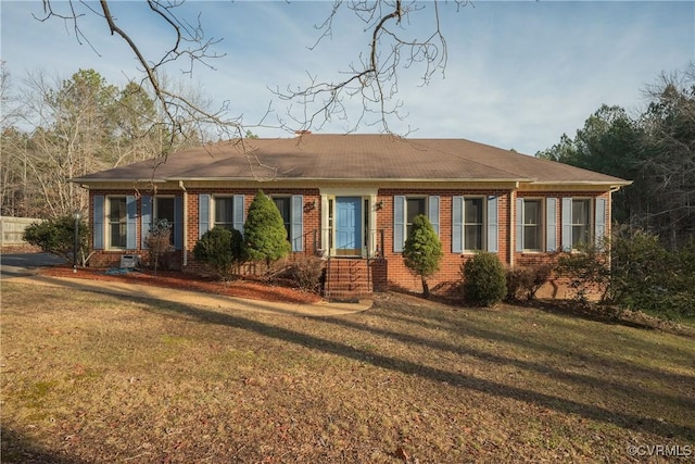 ranch-style house featuring a front yard