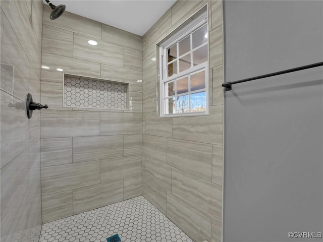 bathroom featuring a tile shower