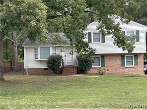 view of front of property with a front yard