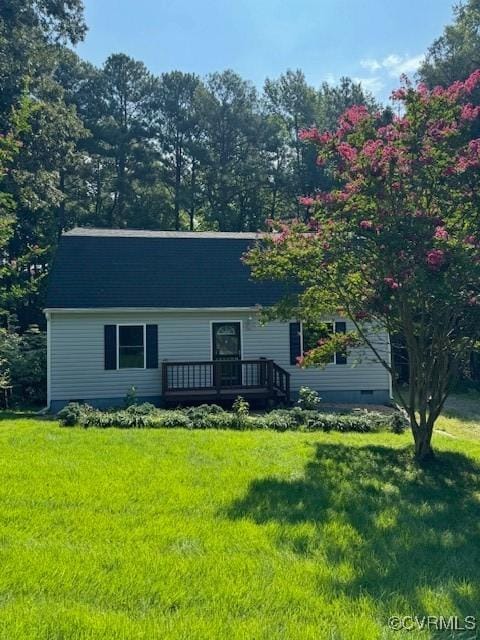 view of front of house featuring a deck and a front lawn