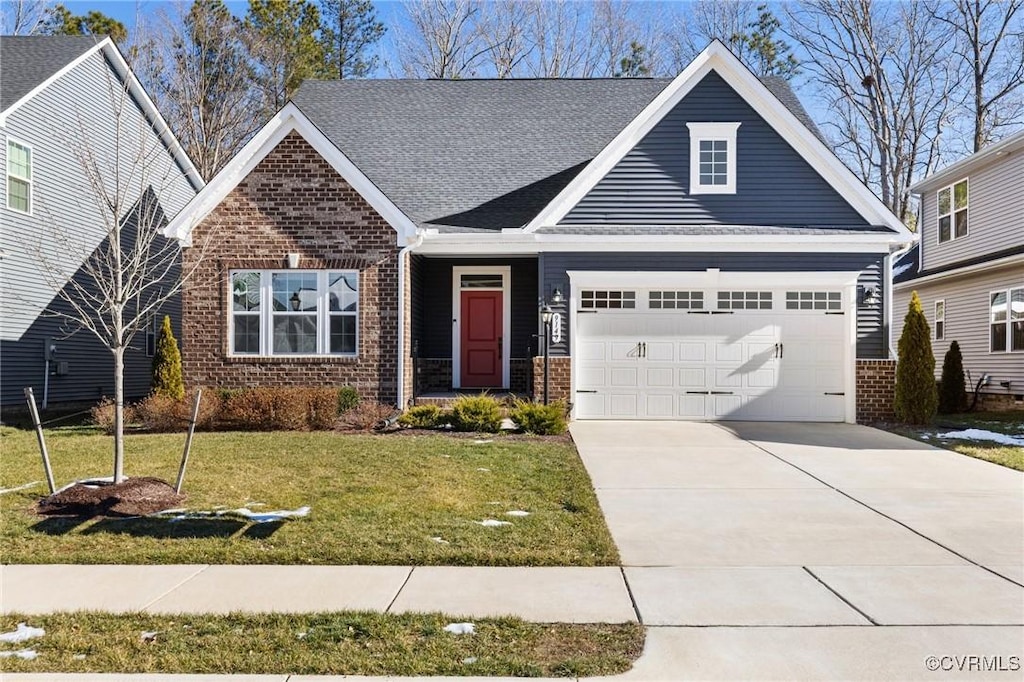 view of front of house featuring a front lawn