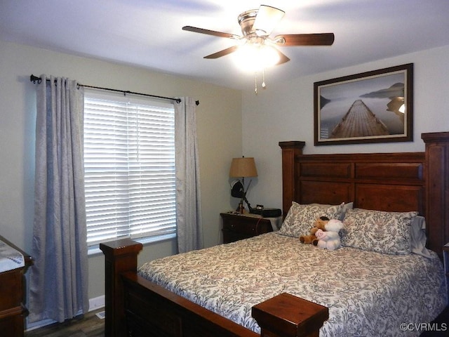 bedroom with ceiling fan