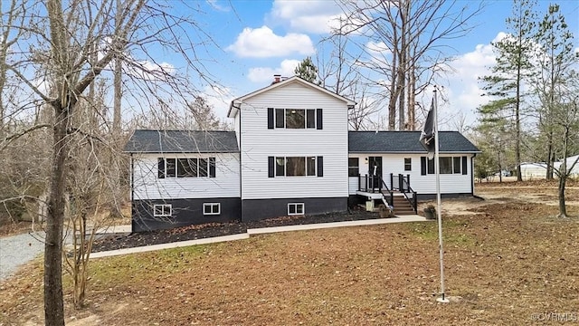 view of front of property featuring a front lawn