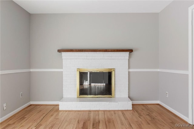 room details featuring a fireplace and hardwood / wood-style flooring