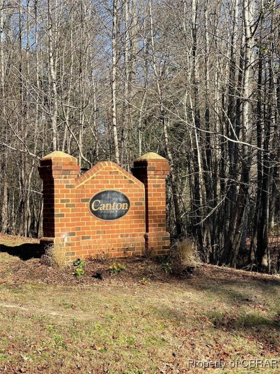 view of community / neighborhood sign