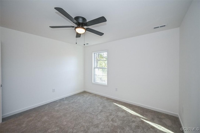 carpeted empty room featuring ceiling fan