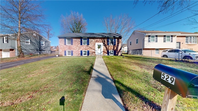 bi-level home featuring a front yard