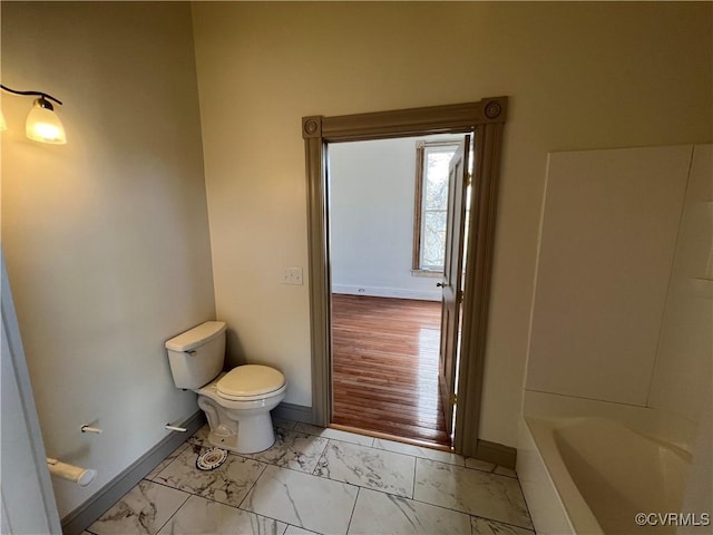 bathroom featuring toilet and a bathtub