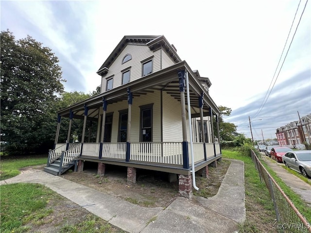 view of front facade with covered porch