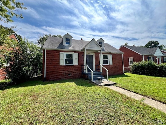 view of front of property featuring a front lawn