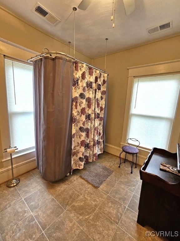 bathroom featuring ceiling fan