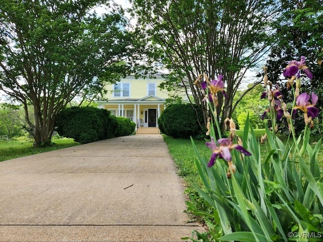 view of front of home with covered porch