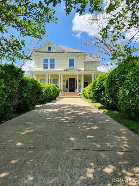 neoclassical / greek revival house featuring a porch