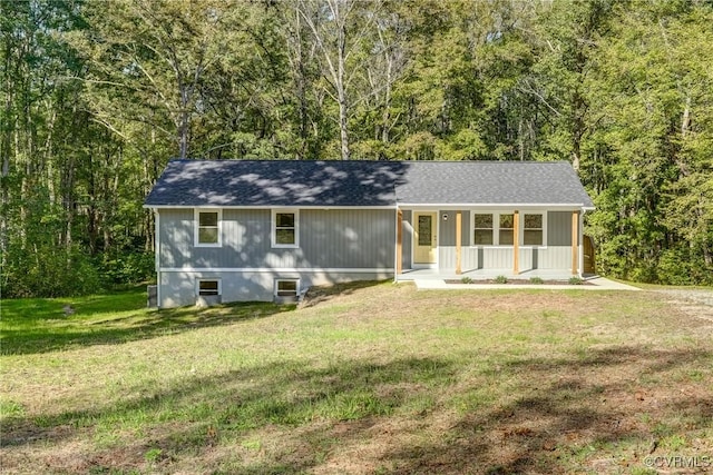 view of front of property with covered porch and a front lawn