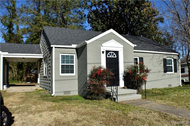 view of front facade with a front yard