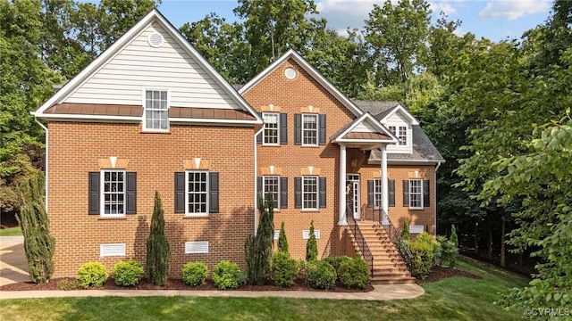 view of front of property featuring a front lawn