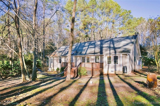 view of front of home featuring a deck and a front lawn