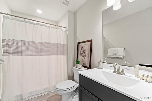 bathroom featuring a shower with curtain, vanity, and toilet