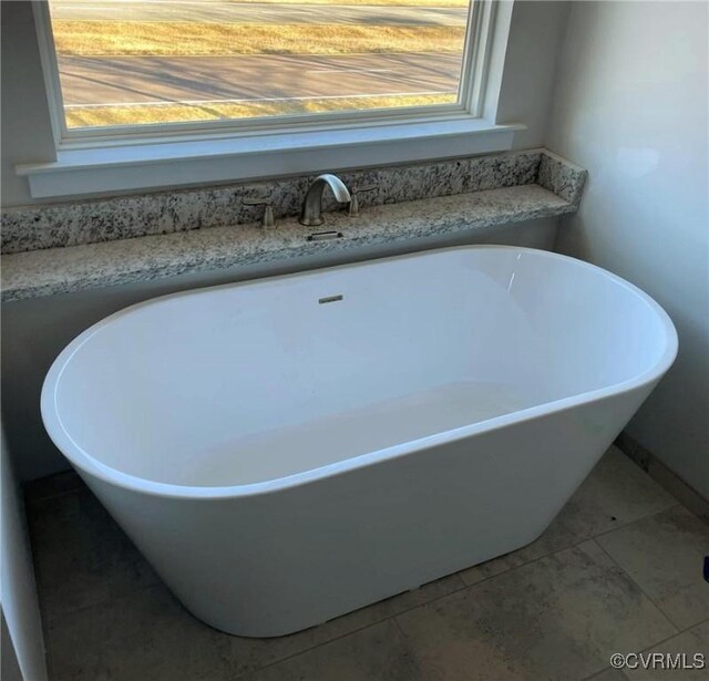 bathroom featuring a washtub