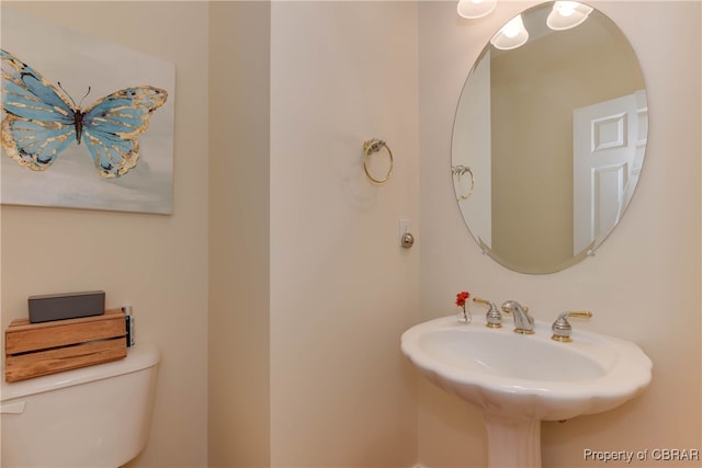 bathroom featuring toilet and sink