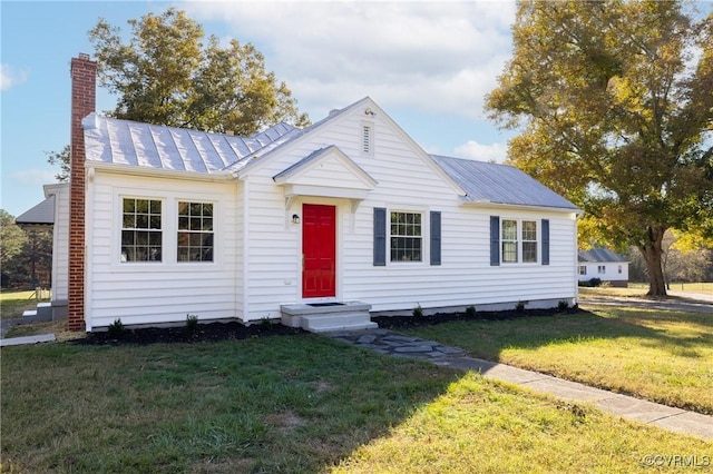 view of front of home with a front lawn